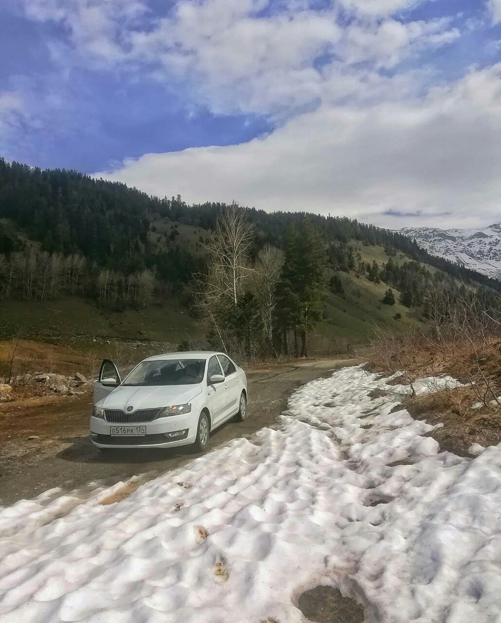 Весенний снег в горах Кавказа – не препятствие для ŠKODA RAPID